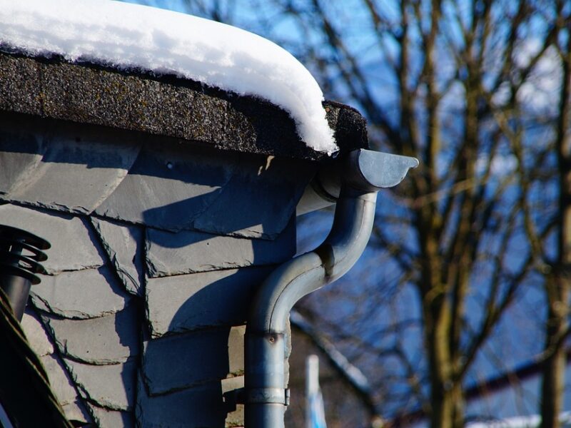 Should You Clean Your Gutters in Winter?