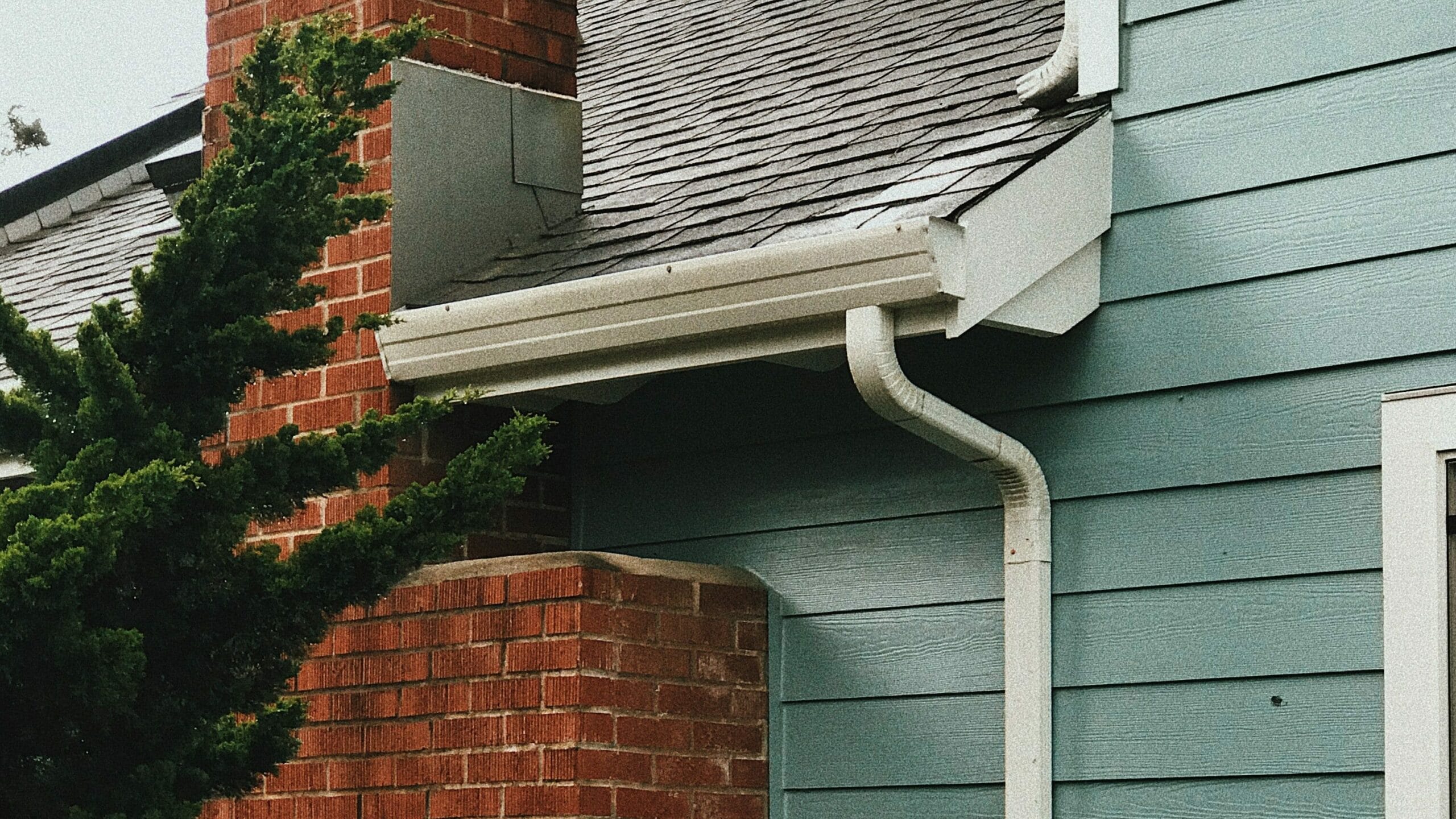 Is It a Tenant’s Responsibility to Clean Gutters?