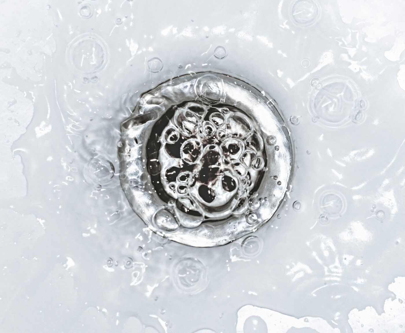 Slow draining sink